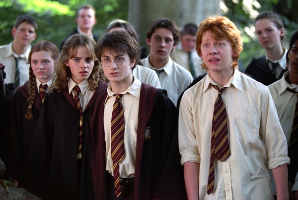 O uniforme de Harry Potter: O traje oficial da Escola de Magia e Bruxaria de Hogwarts (especialmente o que tem as cores da Grifinória) se tornou, provavelmente, o uniforme escolar mais famoso do cinema.
