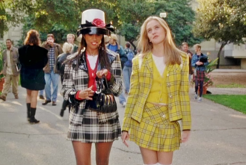 Cher e Dionne em As Patricinhas de Beverly Hills: A dupla de amigas criava os visuais mais elaborados do mundo para ir... à escola. De qualquer jeito, o figurino é um bom exemplo dos acertos (e erros) da moda dos anos 90.