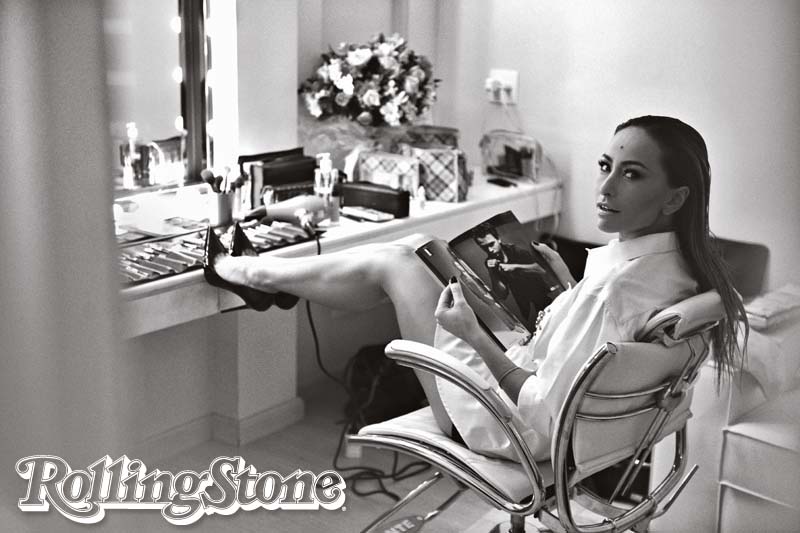 OUTRO CAMINHO Em seu camarim na Record, Sabrina se prepara para encarar novos rumos