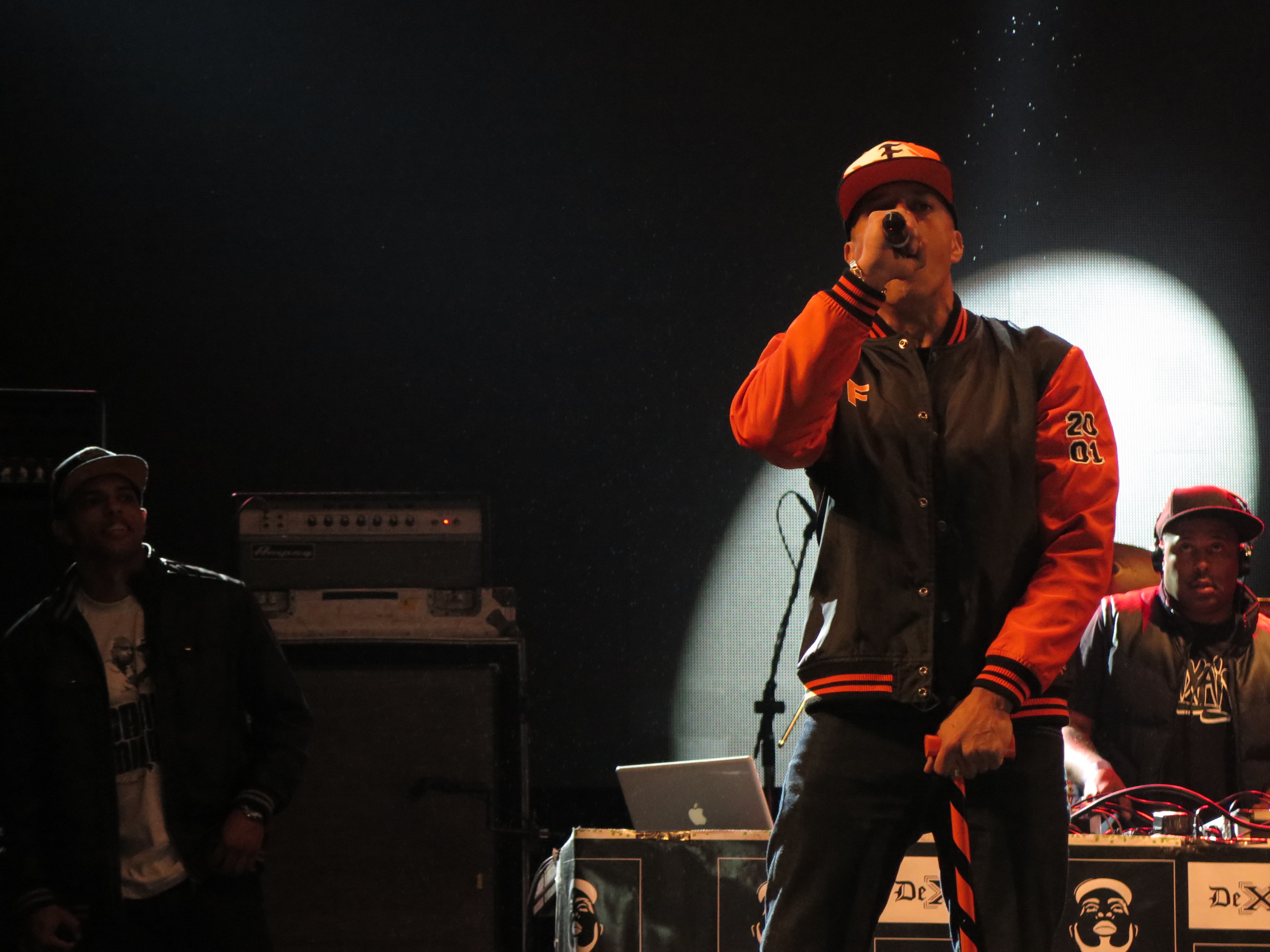 Mano Brown faz apresentação relâmpago no festival Tamo Aí na Atividade.