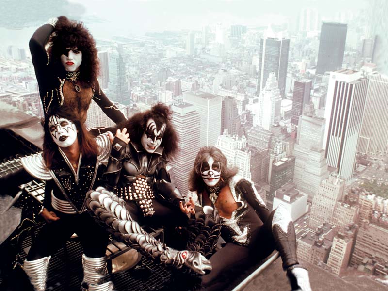 REIS DE NOVA YORK
(A partir da esq., de cima para baixo) Paul Stanley, Ace Frehley, Gene Simmons e Peter Criss