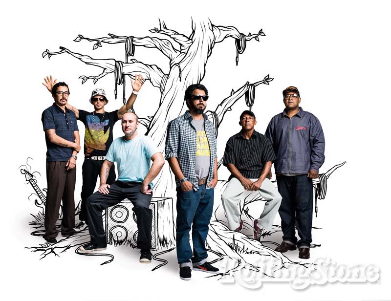 RENOVADOS  (A partir da esq.) Pupillo, Lúcio Maia, Dengue, Jorge Du Peixe, Toca Ogan e Gilmar Bola 8: o Nação Zumbi retornou do exílio com algo mais a dizer