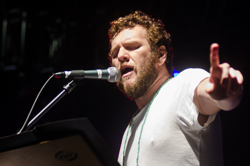 Otto acerta no alvo e homenageia Martinho da Vila cantando o repertório de Canta Canta, Minha Gente