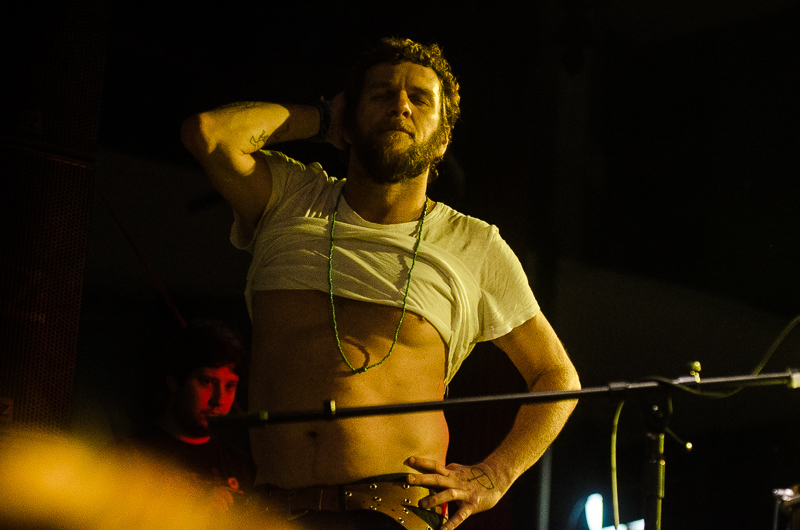 Otto acerta no alvo e homenageia Martinho da Vila cantando o repertório de Canta Canta, Minha Gente