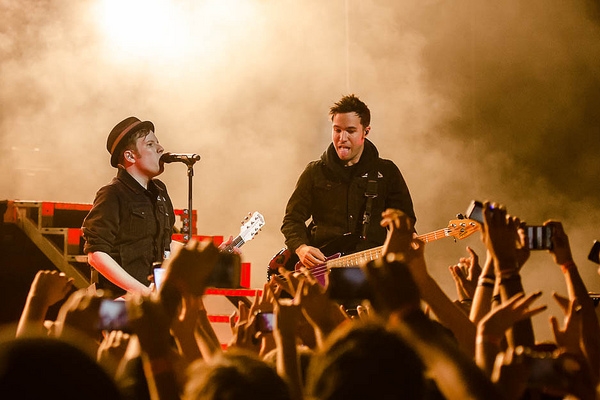Fall Out Boy canta hits das "antigas", músicas novas e faz cover de Sepultura em São Paulo
