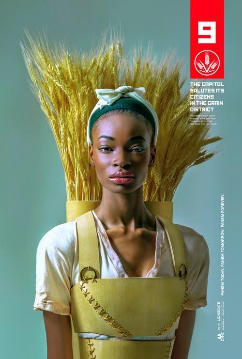 DISTRITO 9 - Grãos: Depois de um dia no campo, Triti Lancaster, 17, gentilmente oferece um pacote de trigo para os seus compatriotas de Panem.