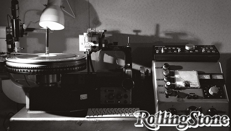 Pequenos Lotes   Na Vinyl Lab, em São Paulo, os vinis são produzidos um a um.