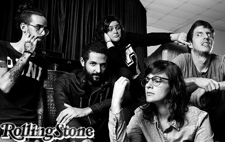 Crescendo      (A partir da esq.) Brasil, Filgueira, Emmily, Cris e Kirsch formam o FFA.