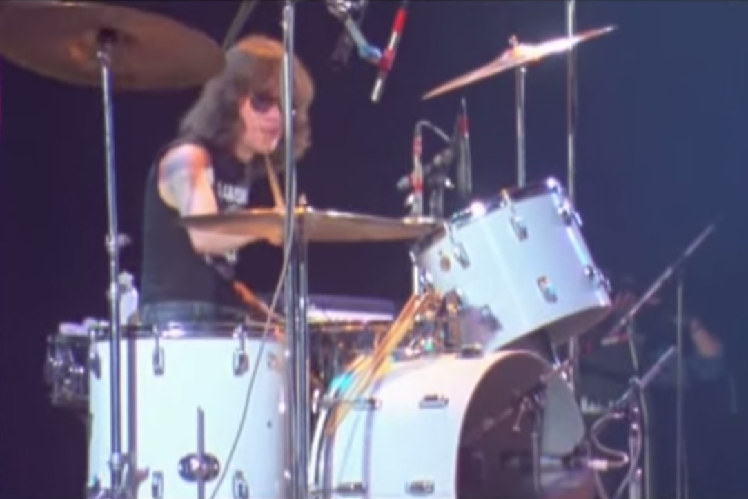 Galeria - Dez músicas que mostram como Tommy Ramone era rápido com as baquetas - abre
