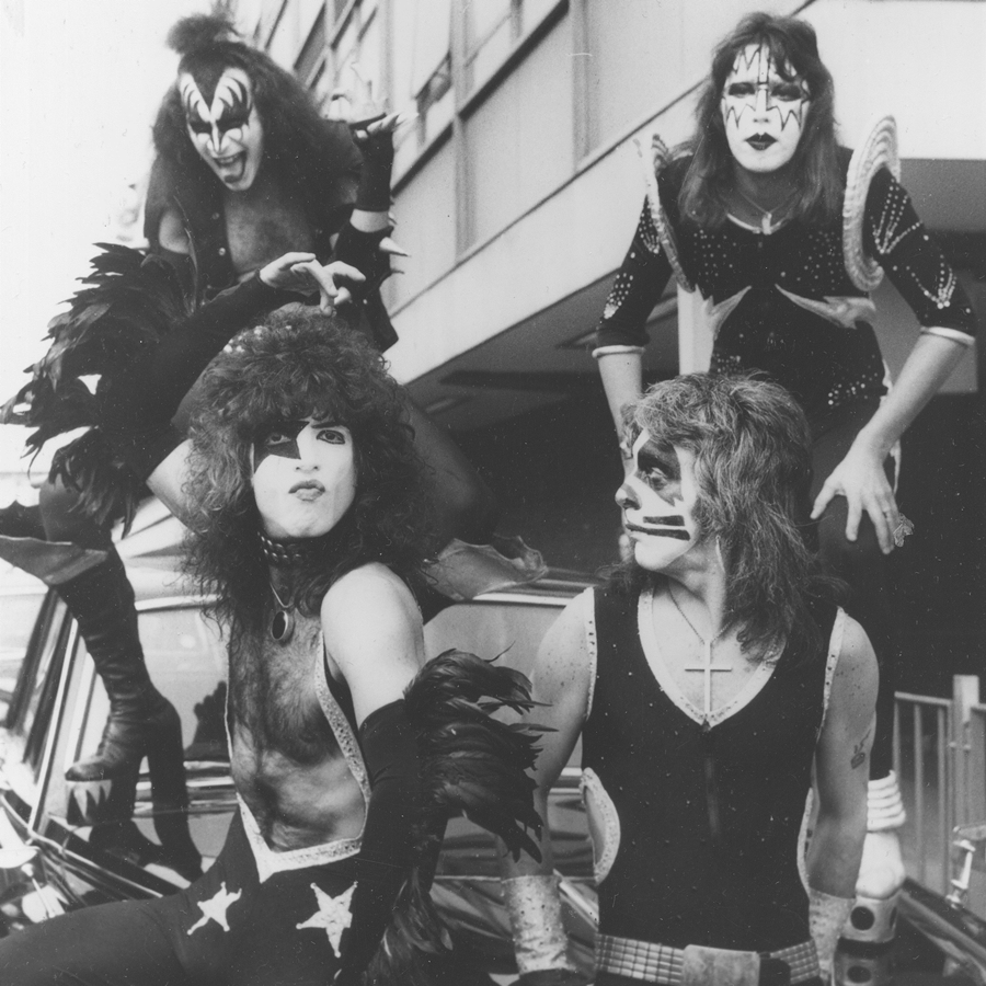 Kiss (em 1976)