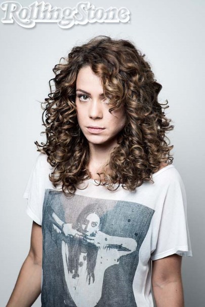 Séria    Quando o assunto é trabalho, Leandra mantém os pés no chão.