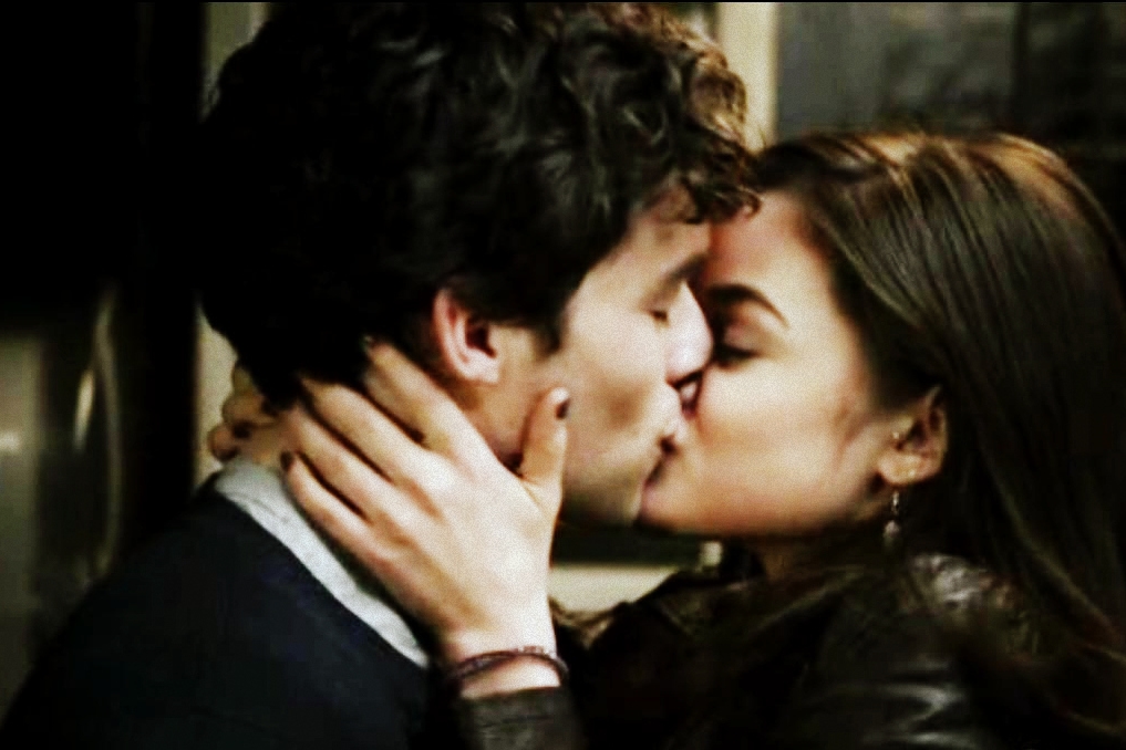 Galeria - Beijos na TV - Pretty Little Liars