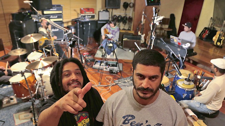 Parceria DJ Dandan e Criolo: trabalhando juntos há 25 anos.