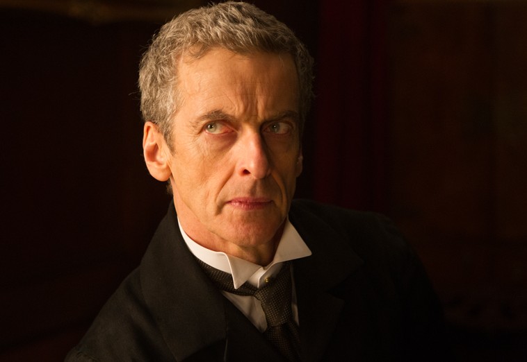 Alienígena Peter Capaldi é o novo Doutor.