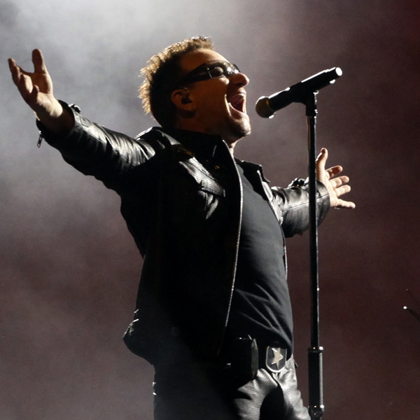 Bono durante a turnê 360º, no Estádio Azteca, na Cidade do México.
