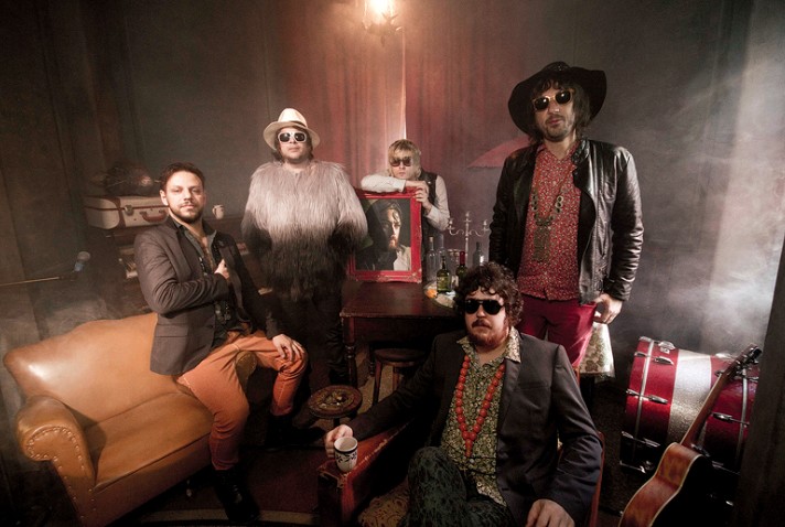 Autônomos  Banda lança primeiro álbum independente.