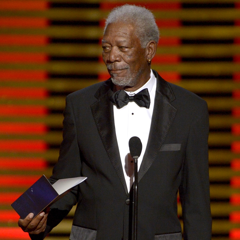 Morgan Freeman entrega prêmio no Emmy de 2014.