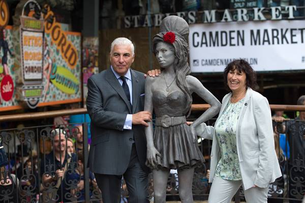 Amy Winehouse - Estátua