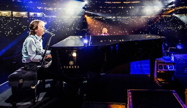 O músico Paul McCartney durante show da turnê Out There!