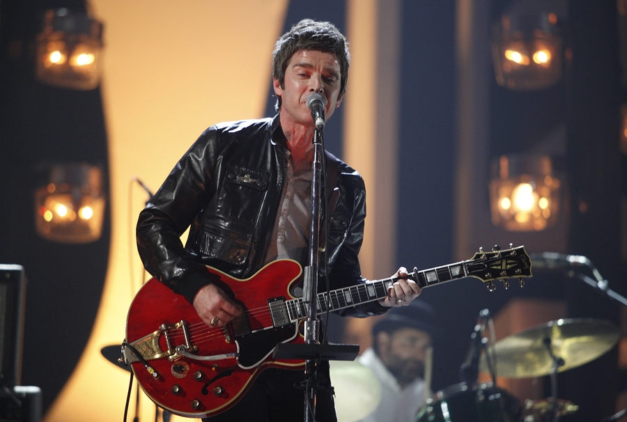 Noel Gallagher se apresenta no prêmio Brit Awards, de 2012