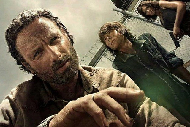The Walking Dead estreou na quinta temporada quebrando recorde de audiência nos Estados Unidos.