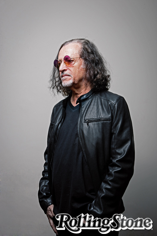 Carioca de Pernambuco
Alceu posa na casa onde vive, no Leblon