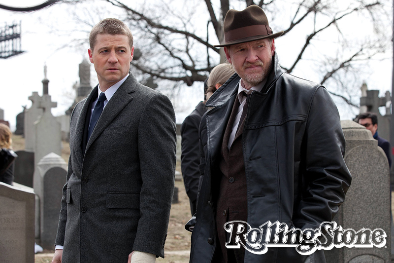 OS detetives
James Gordon (Ben McKenzie) e Harvey Bullock (Donal Logue) sofrem em Gotham.