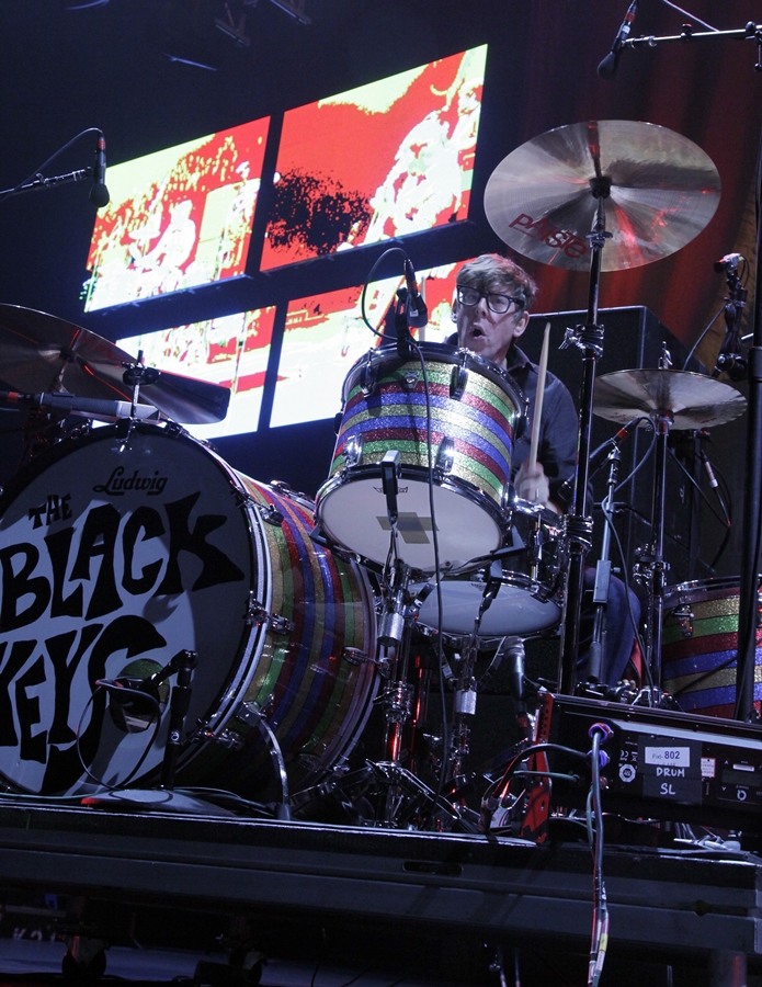 Patrick Carney, do Black Keys, se apresenta no Barclays Center, em Nova York, em setembro de 2014.