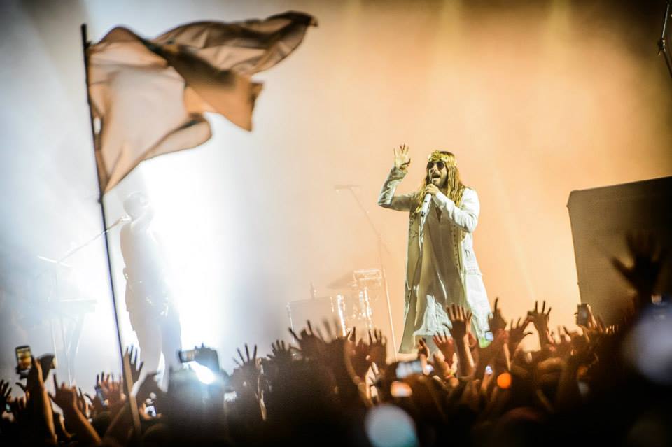 Jared Leto no início do show do Thirty Seconds to Mars no Espaço das Américas, em São Paulo