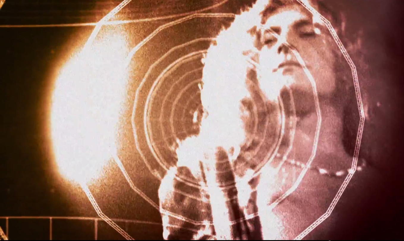 Clipe de "Rock And Roll" com a mixagem alternativa que estará no relançamento do álbum Led Zeppelin IV, realizada por Jimmy Page