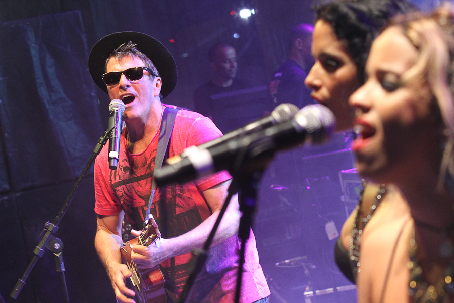 A Blitz subiu ao palco e mostrou que consegue animar até um público exausto, após uma prova difícil