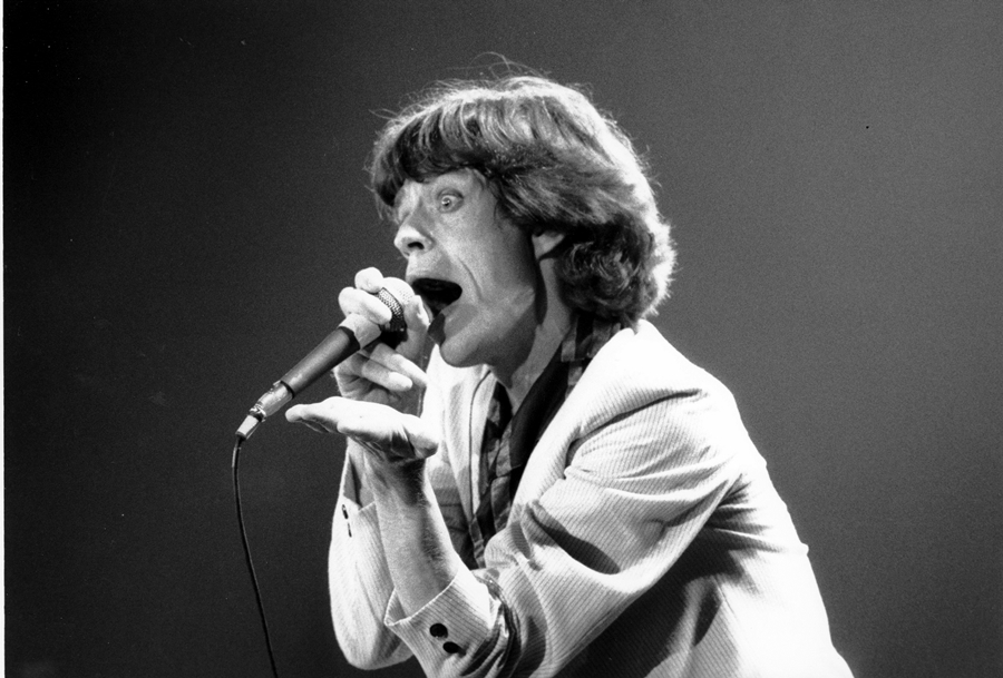 Mick Jagger, vocalista dos Rolling Stones, se apresenta diante de 10 mil fãs no Lakeland Civic Center, nos Estados Unidos, em junho de 1978