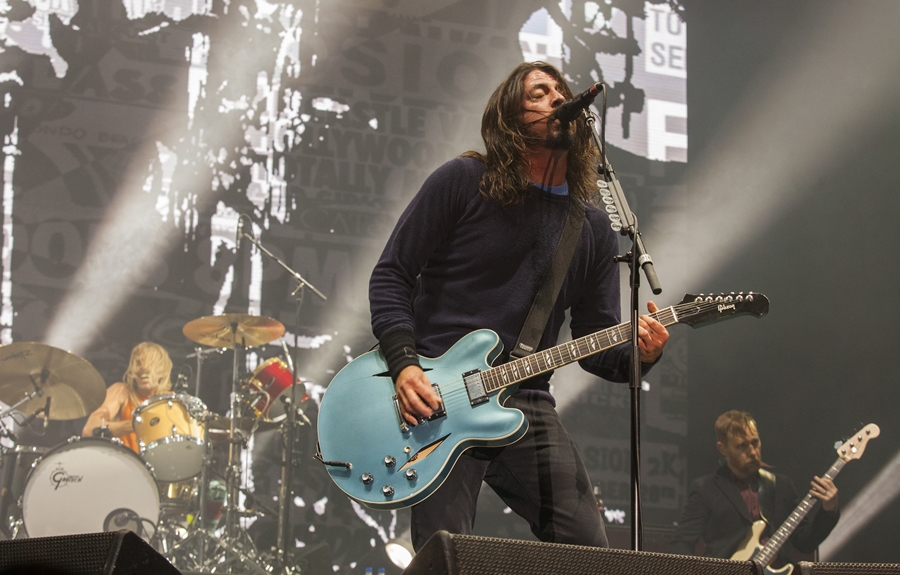 Dave Grohl se apresenta com o Foo Fighters no festival Voodoo Fest, em novembro de 2014, em Nova Orleans