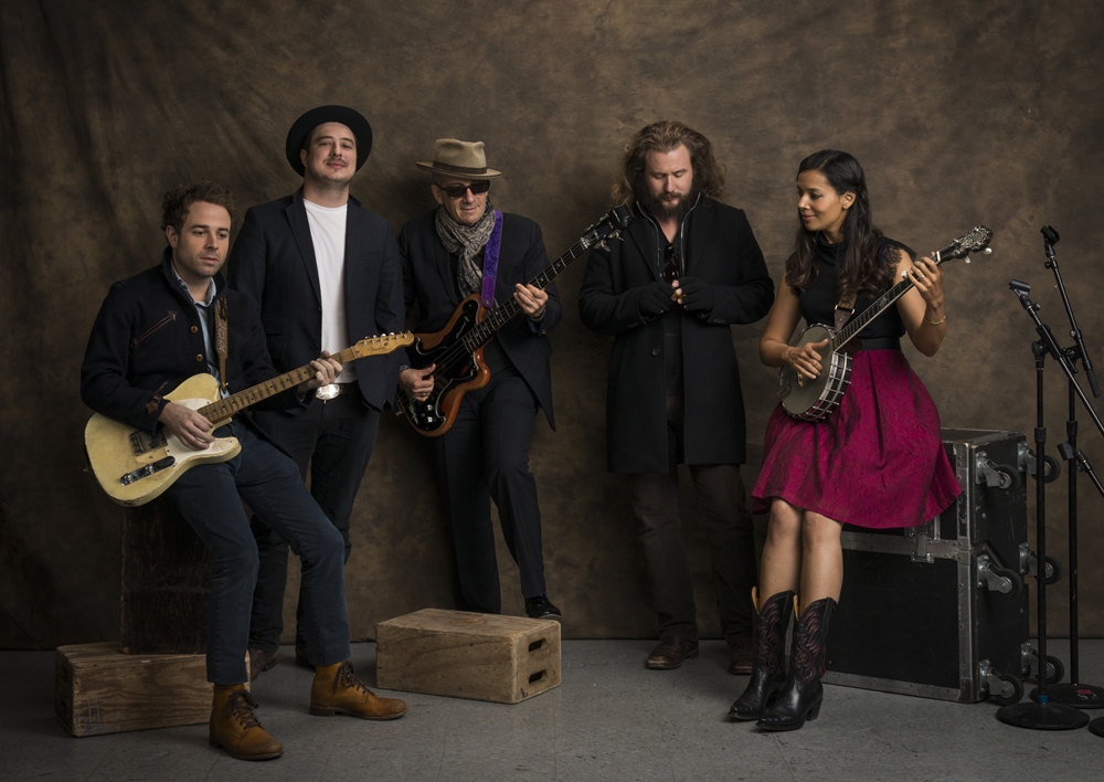 O New Basement Tapes, supergrupo formado por Elvis Costello, Jim James (My Morning Jacket), Marcus Mumford (Mumford and Sons), Taylor Goldsmith (do Dawes) e Rhiannon Giddens (Carolina Chocolate Drops)