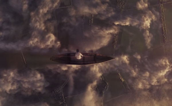 Cena do clipe “Louder Than Words”, do Pink Floyd