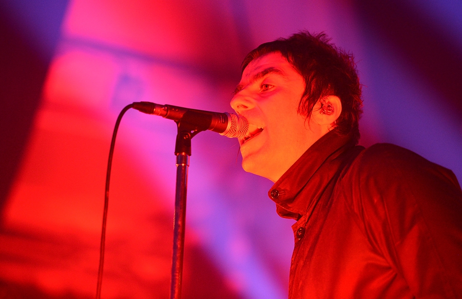 Liam Gallagher se apresenta com a banda Beady Eye, em Londres, em junho de 2013.