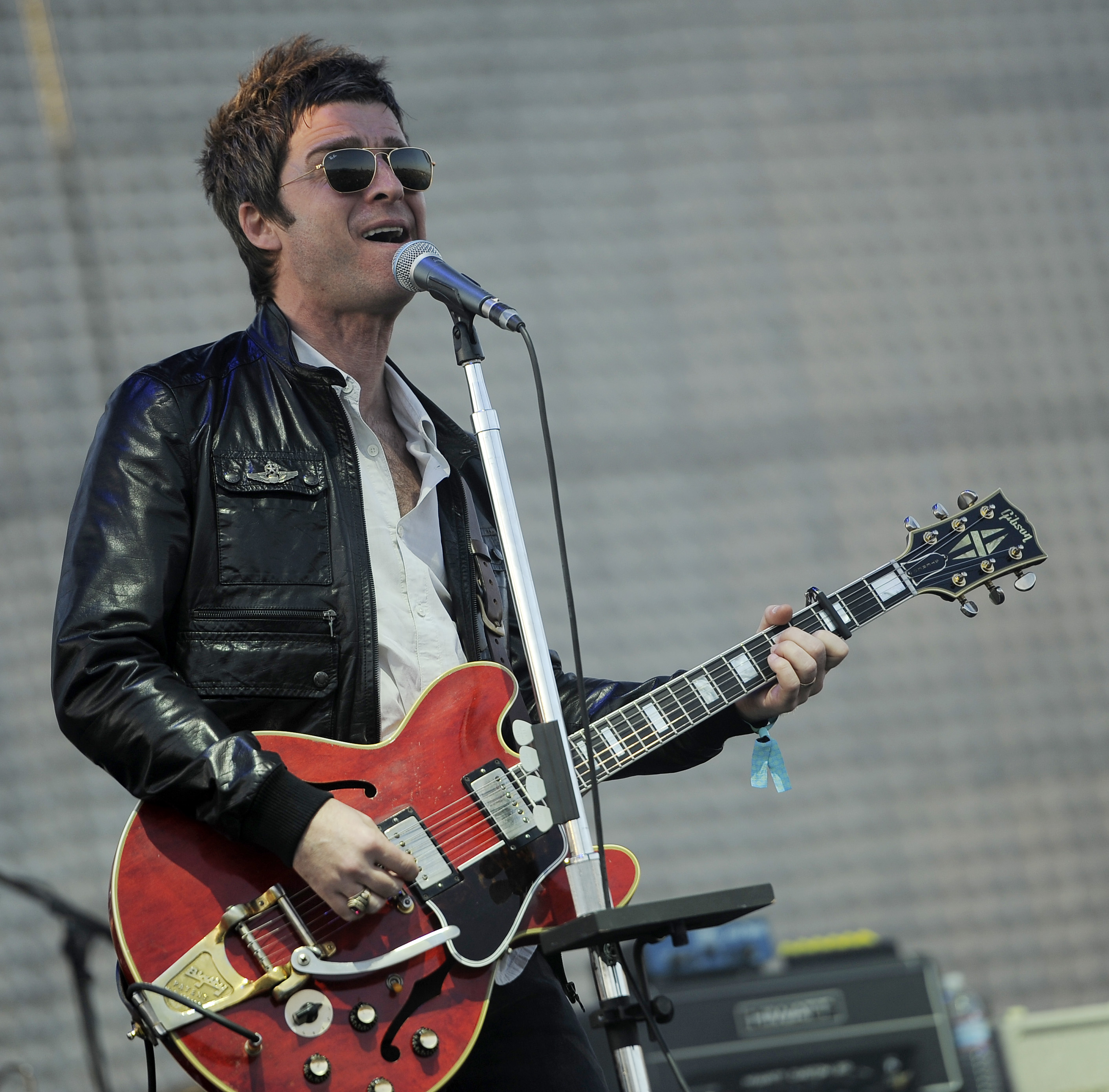 Noel Gallagher se apresenta no festival Coachella, no deserto californiano, em abril de 2012.
