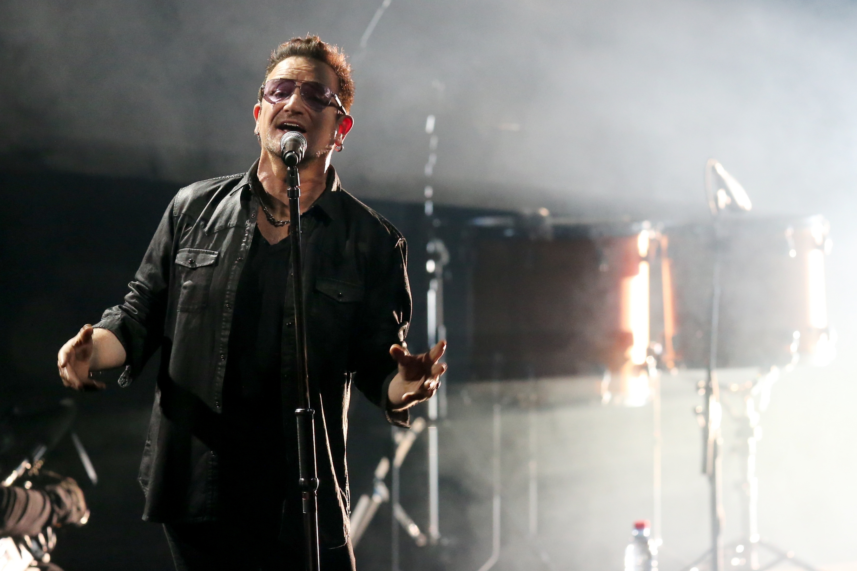 Bono, vocalista do U2, se apresenta durante evento realizado em Berlim, na Alemanha.
