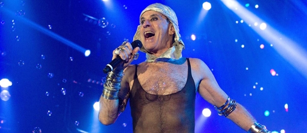 Ney Matogrosso em show da turnê Atento aos Sinais