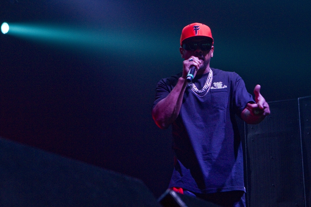 Com seis faixas, incluindo "Pânico na Zona Sul" e "Tempos Difíceis", que saíram na coletânea Consciência Black, Vol. I. (1988), o trabalho é, de longe, o mais radical da carreira de Mano Brown, Ice Blue, Edi Rock e KL Jay.