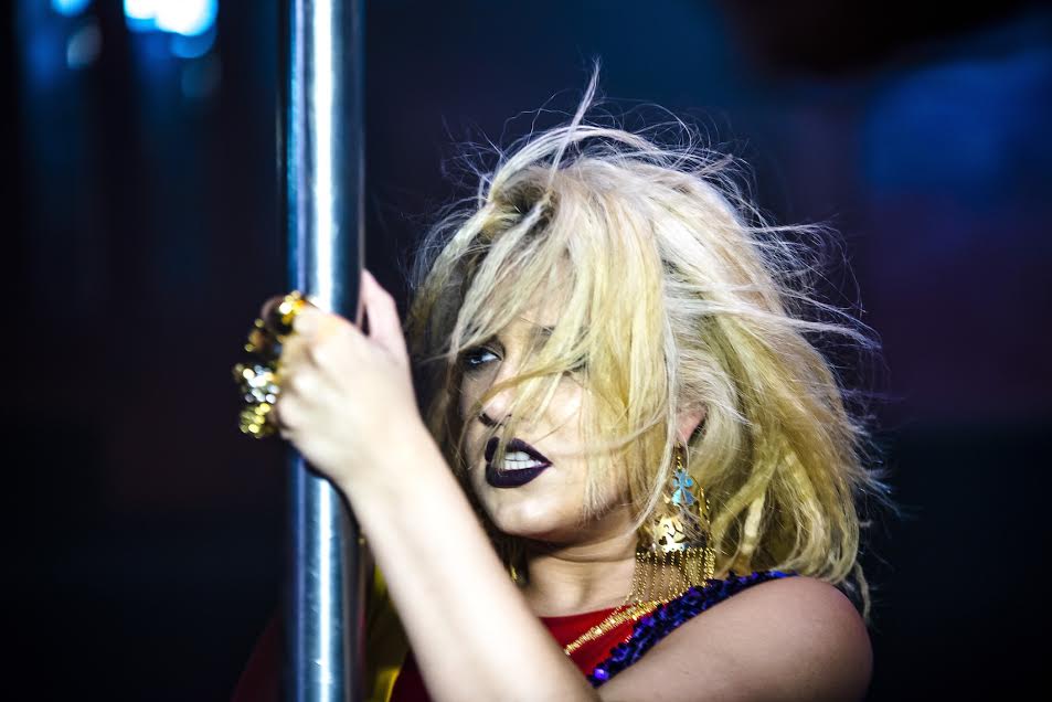 Alice Caymmi - Rainha dos Raios