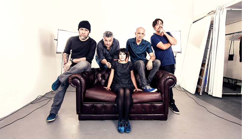 Mais roqueiros  Pato Fu, carregado nas guitarras e teclados.