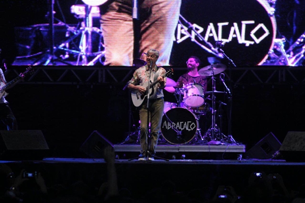 Caetano Veloso faz show no Festival MPB