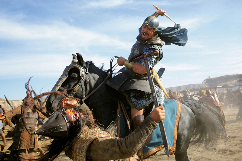 Épico bíblica  Bale luta para libertar o seu povo.