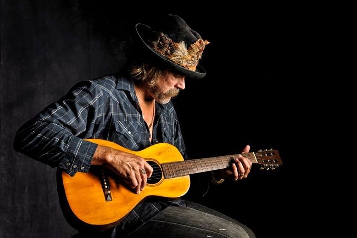 O músico norte-americano Donavon Frankenreiter