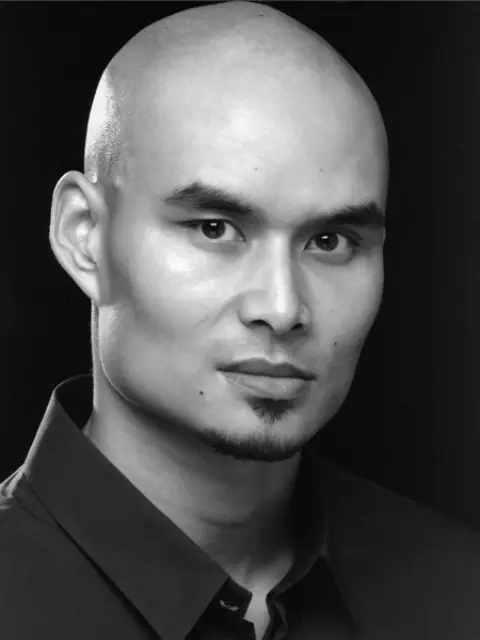 O ator Khan Bonfils, que atuou em Star Wars e 007