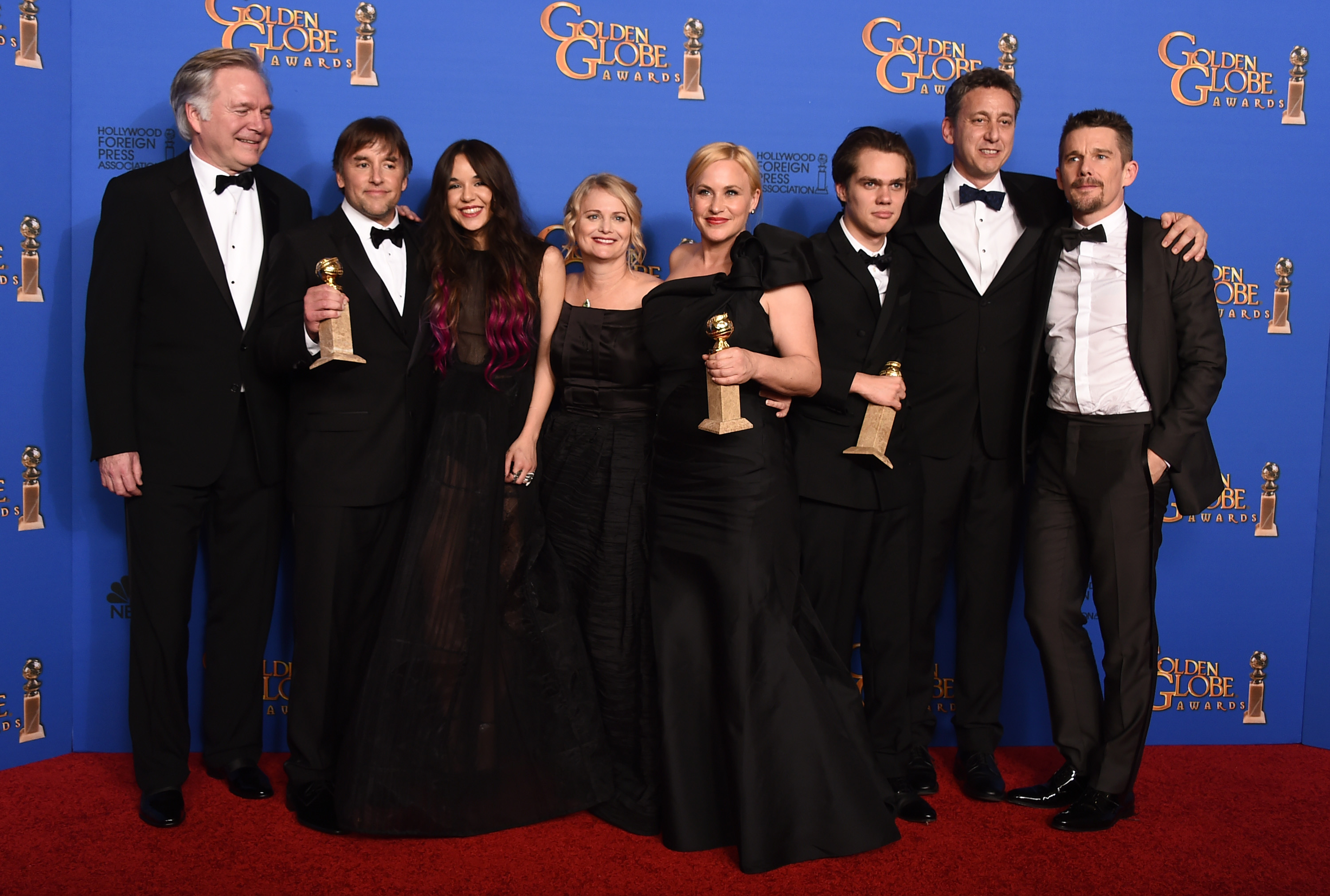 O elenco e o diretor de Boyhood (Richard Linklater) após o filme vencer o Globo de Ouro na categoria Melhor Drama