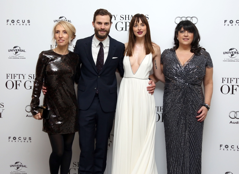 Da esquerda para direita, a diretora Sam Taylor-Johnson, os atores Jamie Dornan e Dakota Johnson e a escritora E.L. James