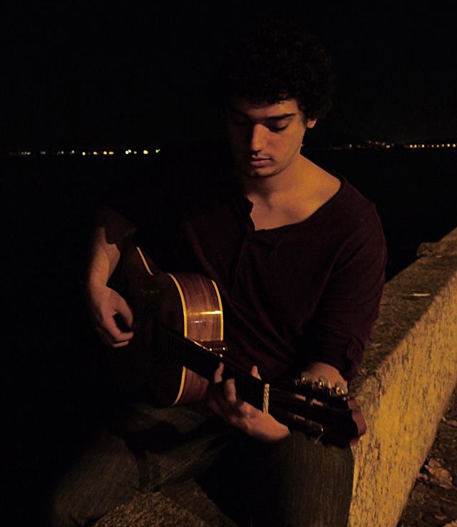 O músico carioca João Capdeville