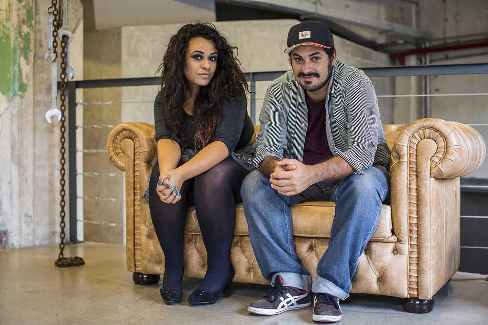 Tulipa Ruiz e o irmão dela, o produtor Gustavo Ruiz